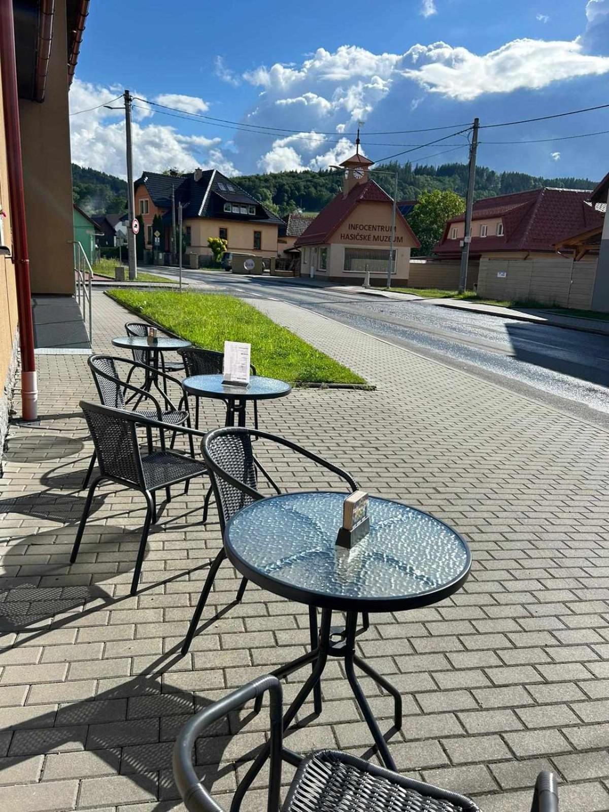 Penzion A Restaurace Na Salasi Hutisko Exterior foto
