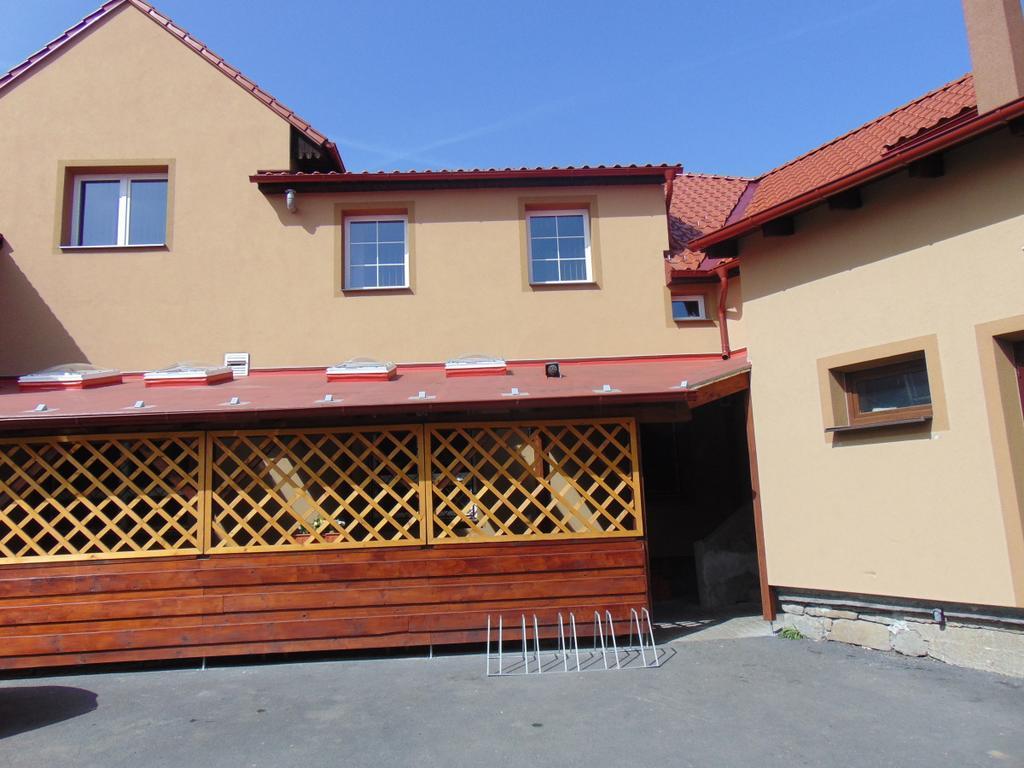 Penzion A Restaurace Na Salasi Hutisko Exterior foto